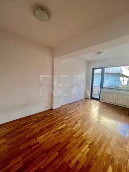 Casă individuală cu 12 camere cu Canalizare în Aviației