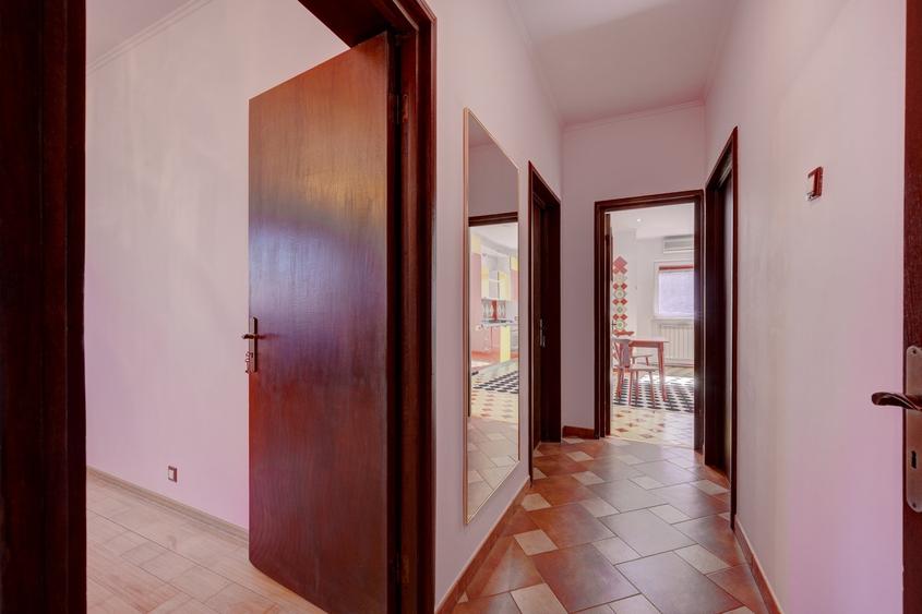 Apartament cu 4 camere decomandat, mobilat în Cotroceni