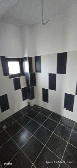 Casă cu 5 camere cu Teren 1000 Mp în Mihai Eminescu