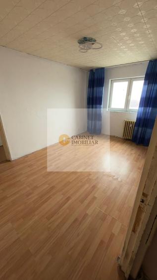 Apartament cu 3 camere semidecomandat în Giulești