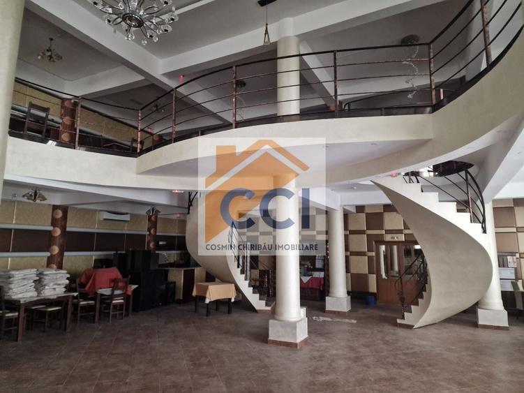 Casă individuală cu 8 camere cu Canalizare în Măgura
