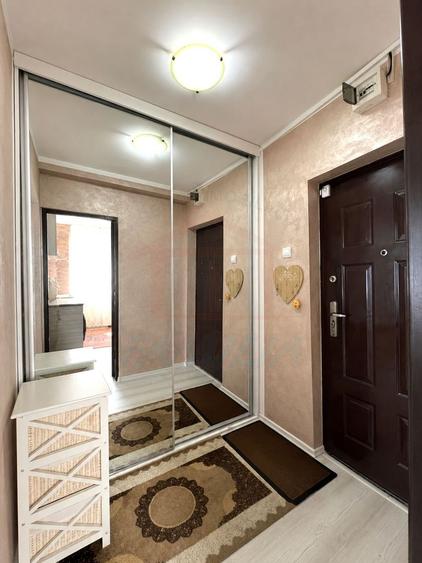 Apartament cu 2 camere circular, mobilat în Micro 17