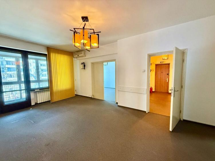 Apartament cu 4 camere în P-ța Romană