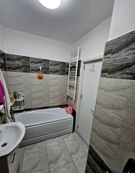 Apartament cu 2 camere decomandat în Runcu