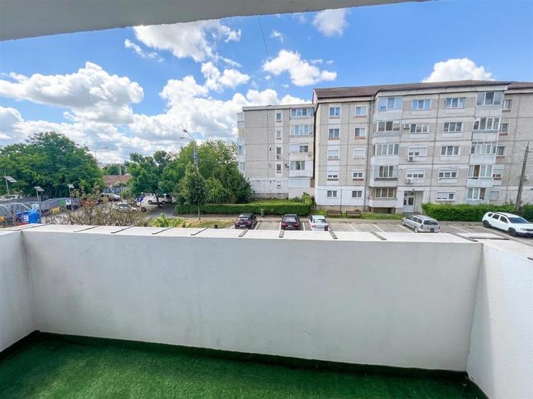 Apartament cu 3 camere decomandat în Nufărul