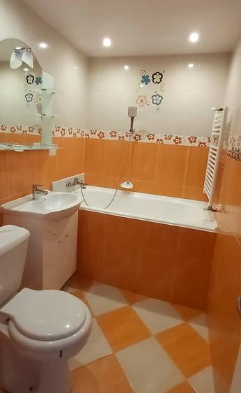 Apartament cu 3 camere semidecomandat în Central