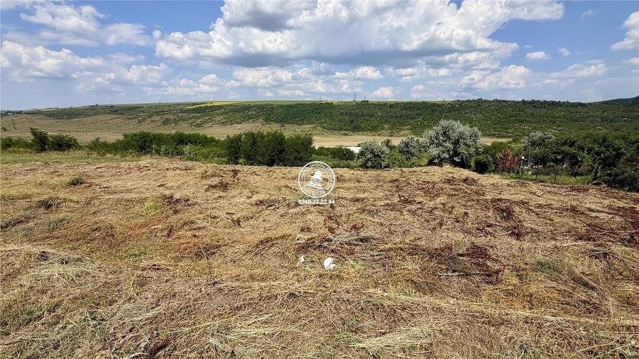 Teren de 1500 mp, în Popricani
