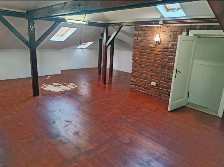 Casă individuală cu 10 camere cu Teren 150 Mp în Cotroceni