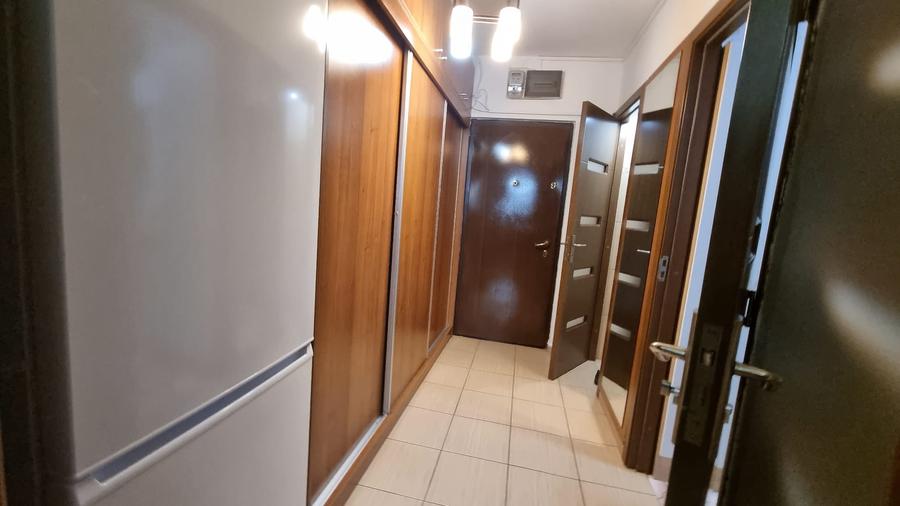 Apartament cu 3 camere decomandat în Berceni