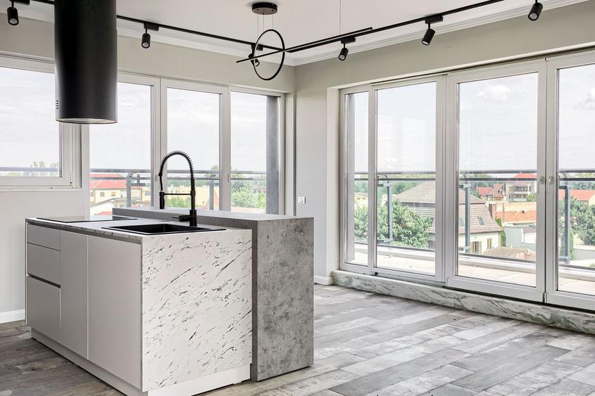 Penthouse cu 2 camere decomandat, mobilat în Ultracentral