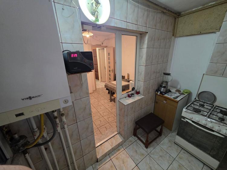 Apartament cu 3 camere decomandat în Km 4-5