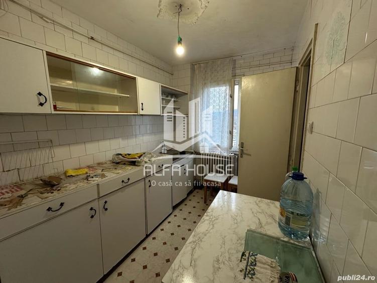 Apartament cu 3 camere semidecomandat în Govândari