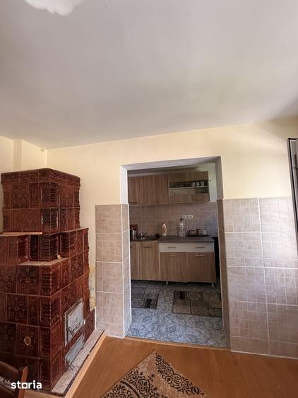 Casă cu 7 camere cu Teren 830 Mp în