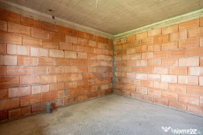 Casă cu 5 camere cu Teren 300 Mp în Fântânele