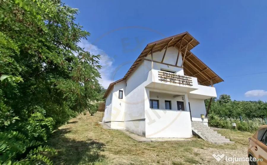 Casă cu 7 camere cu Teren 1200 Mp în Budeasa