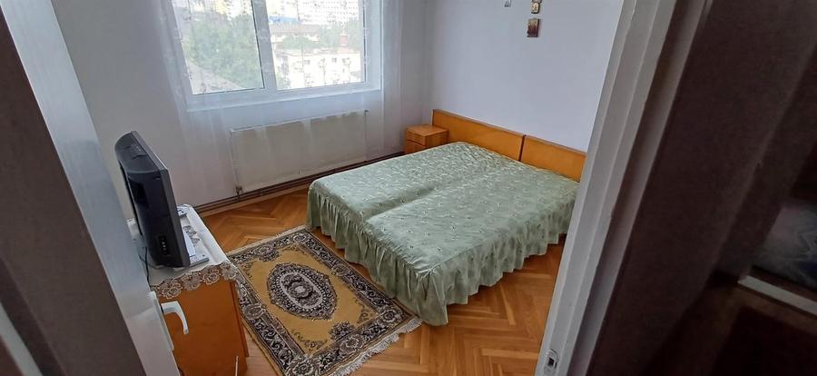 Apartament cu 3 camere decomandat, mobilat în Alexandru cel Bun