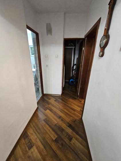 Apartament cu 3 camere semidecomandat în Drumul Sării