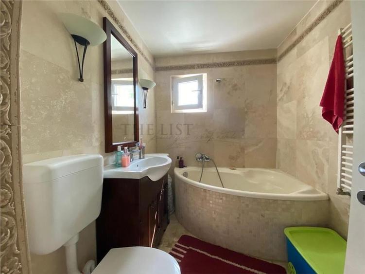 Casă individuală cu 6 camere cu Canalizare în Corbeanca