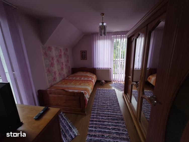 Casă cu 5 camere cu Teren 1000 Mp în Dâmbu Pietros