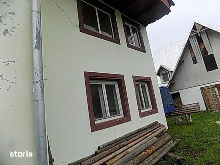 Casă cu 8 camere cu Teren 900 Mp în Central