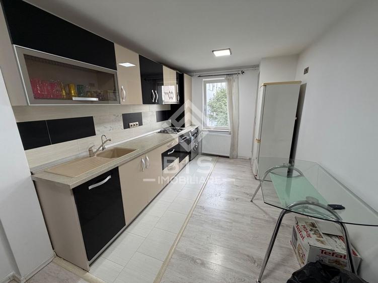 Apartament cu 3 camere decomandat în Independenței