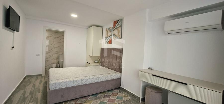 Apartament cu 3 camere semidecomandat, mobilat în Central