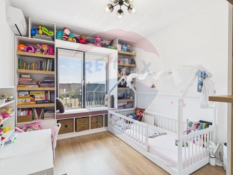 Apartament cu 3 camere decomandat, mobilat în Central