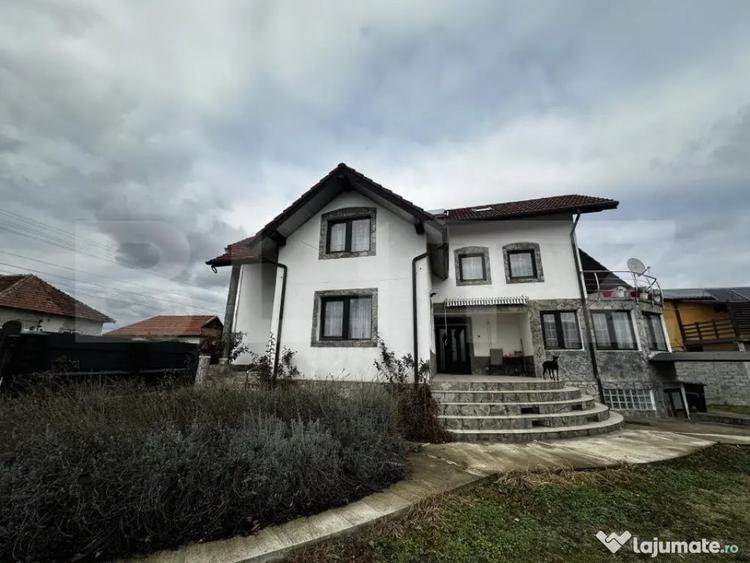 Casă cu 4 camere cu Teren 3300 Mp în Debarcader