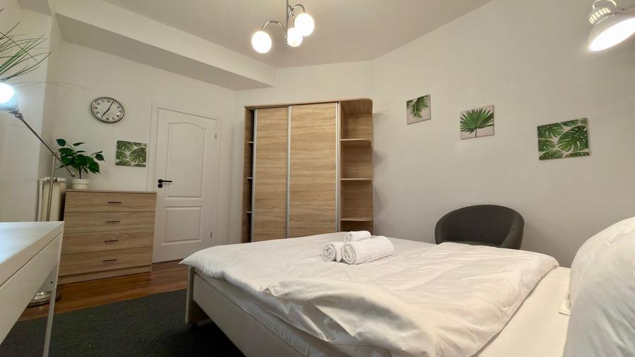 Apartament cu 4 camere decomandat, mobilat în Universitate