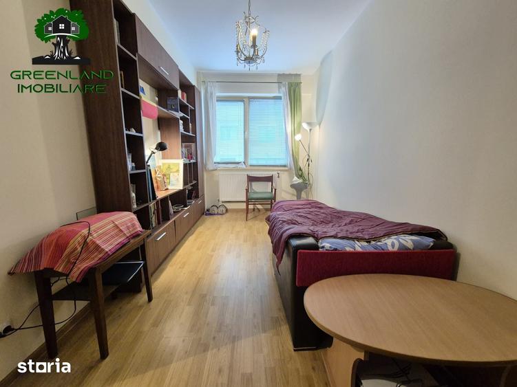 Garsonieră decomandată în Central
