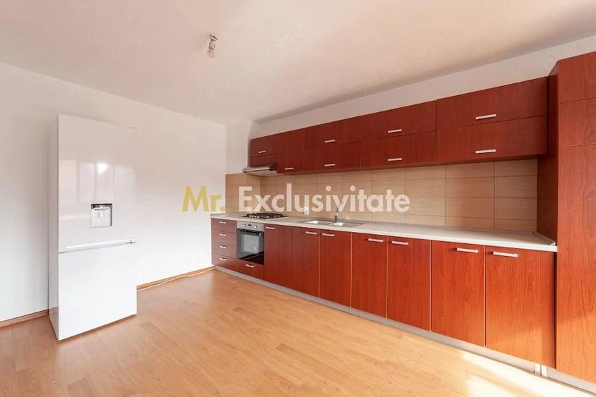Casă cu Teren 4563 Mp în Central