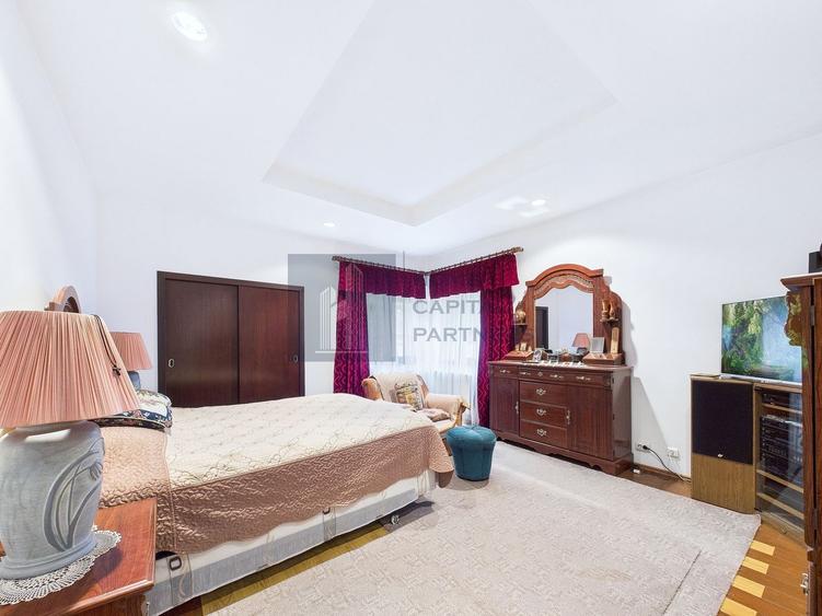 Casă individuală cu 9 camere cu Canalizare în Snagov