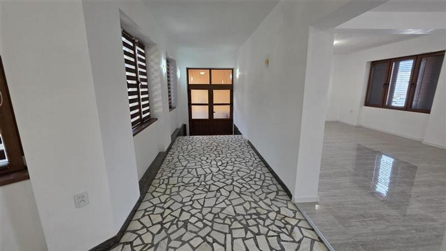 Spațiu comercial, de 130 mp, în Răcășdia