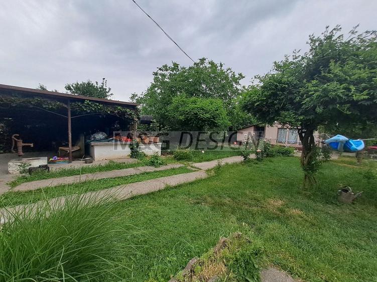 Casă individuală cu 7 camere cu Canalizare în Sânmartinu Sârbesc