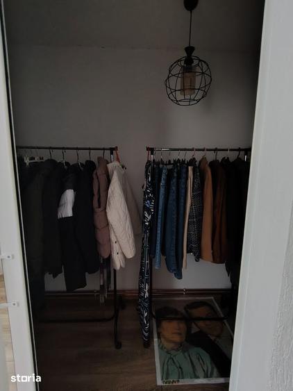 Casă cu 6 camere cu Teren 210 Mp în Zimandu Nou