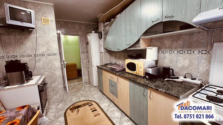 Apartament cu 3 camere semidecomandat în Micro 19