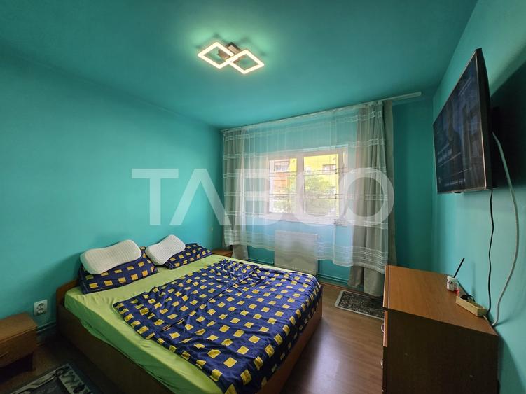 Apartament cu 3 camere decomandat, mobilat în Vasile Aaron