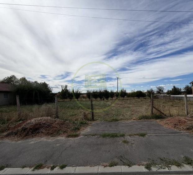 Teren Construcții intravilan de 800 mp, în Cernele