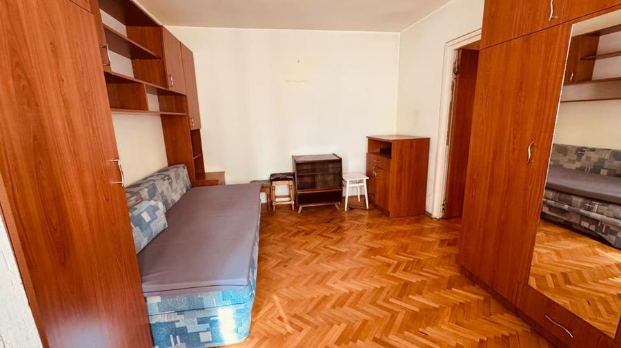 Apartament cu 2 camere semidecomandat în Centrul Civic