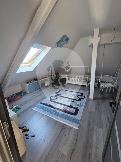 Apartament cu 4 camere decomandat, mobilat în Aurel Vlaicu
