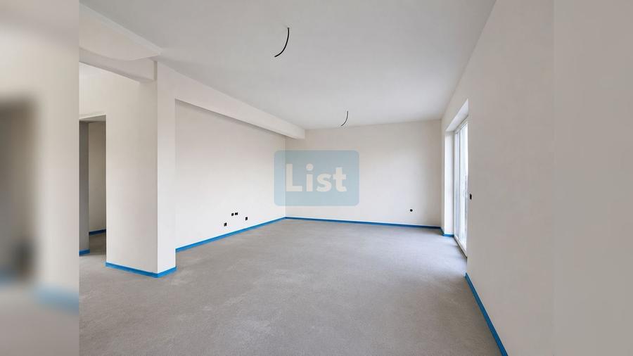 Casă cu 5 camere cu Teren 230 Mp în Florești