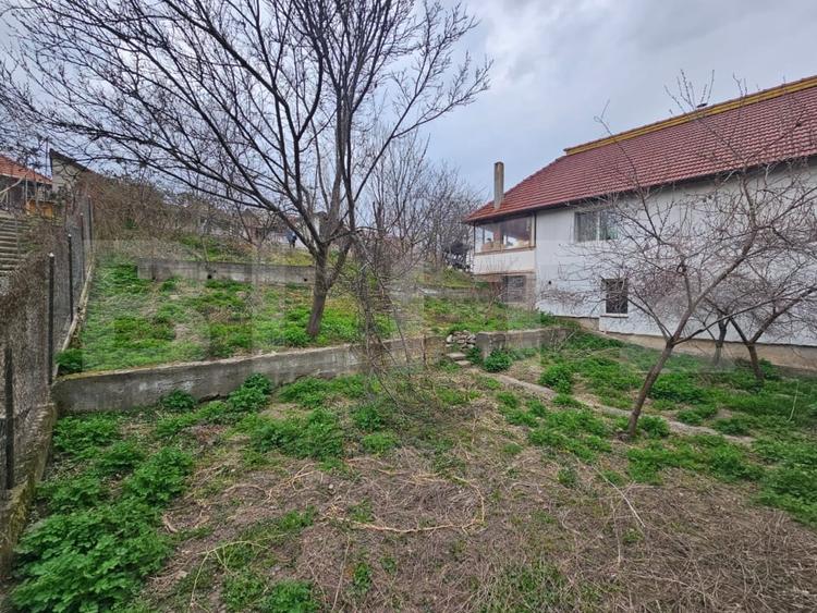 Casă individuală cu 4 camere cu Canalizare în Cugir