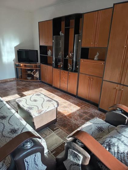 Apartament cu 3 camere decomandat în Tractorul