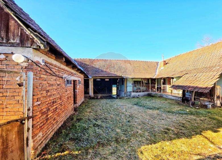 Casă individuală cu 4 camere cu Teren 10486 Mp în Ierșnic