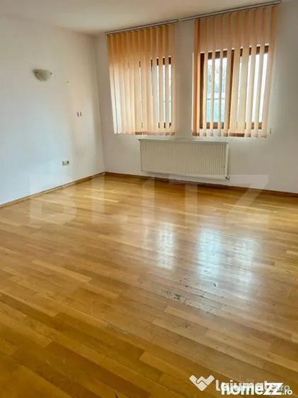 Apartament cu 4 camere decomandat în Semicentral