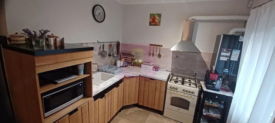 Casă cu Teren 362 Mp în Săbăreni