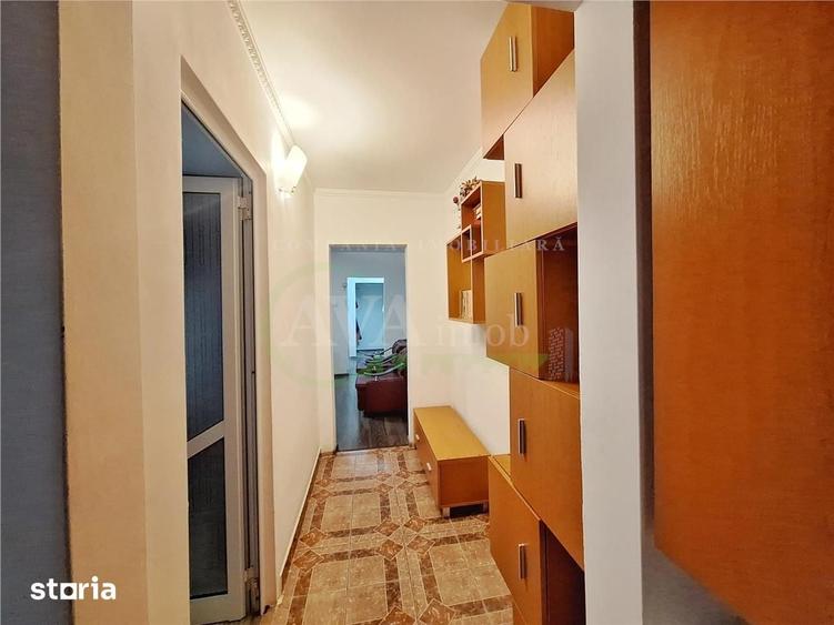Apartament cu 3 camere semidecomandat în Republicii