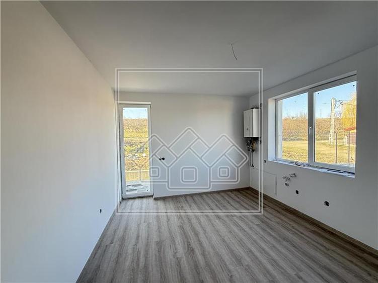 Duplex cu 5 camere cu Canalizare în Central