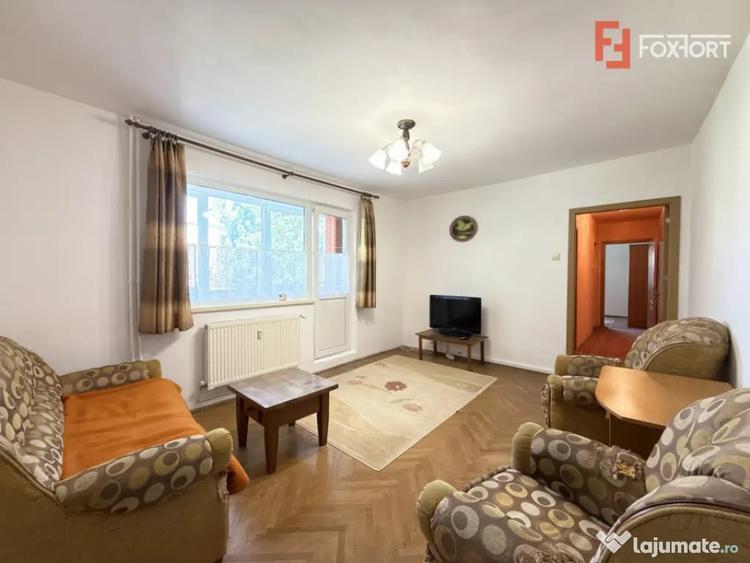 Apartament cu 3 camere semidecomandat în Dacia