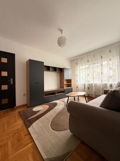 Apartament cu 2 camere decomandat în Exterior Vest